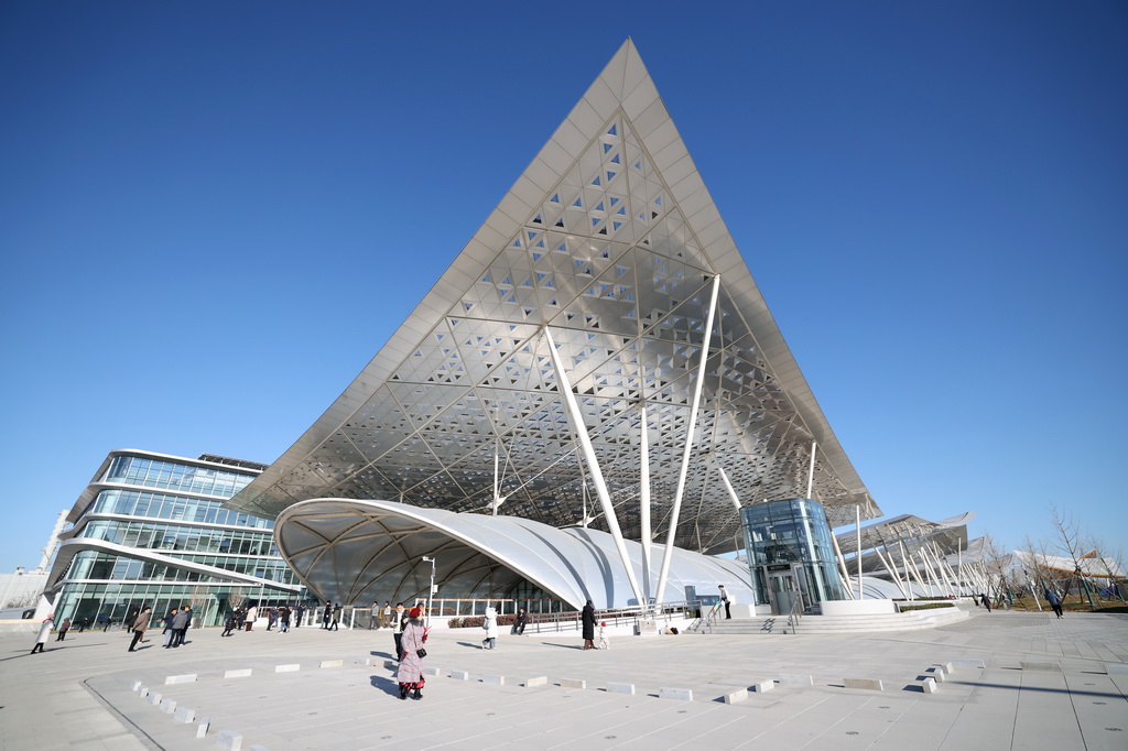 12月30日拍摄的北京通州站外景。