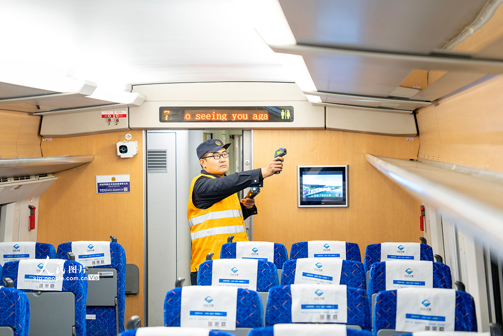 铁路部门全力护航元旦假期旅客出行【3】