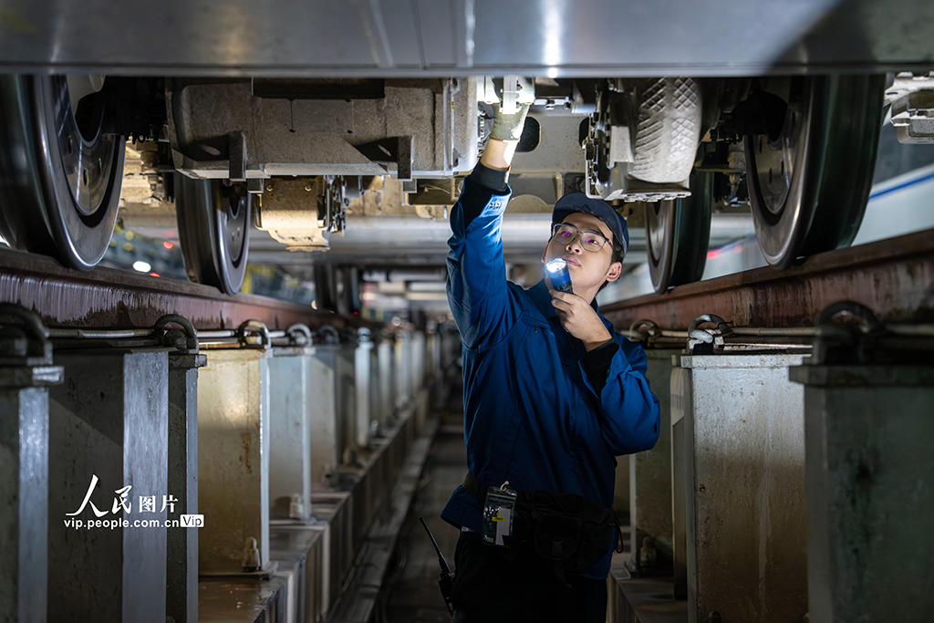 铁路部门全力护航元旦假期旅客出行【4】