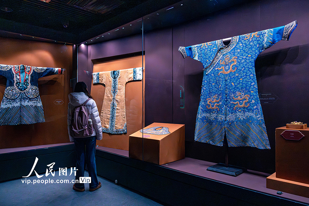 江苏苏州:“锦绣中华·霓裳同心——苏韵江南与丝路哈密服饰文化展”正式开展【3】