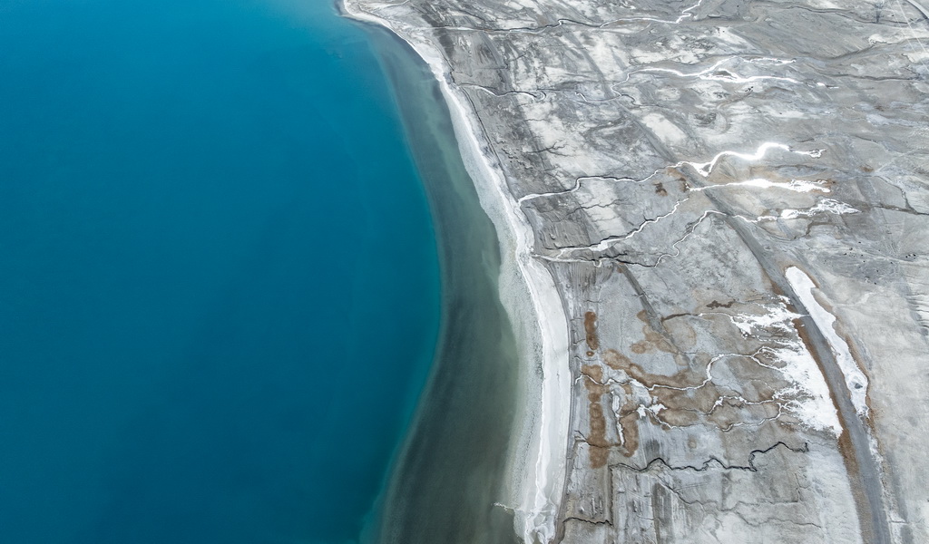 这是1月3日拍摄的佩枯错风光（无人机照片）。