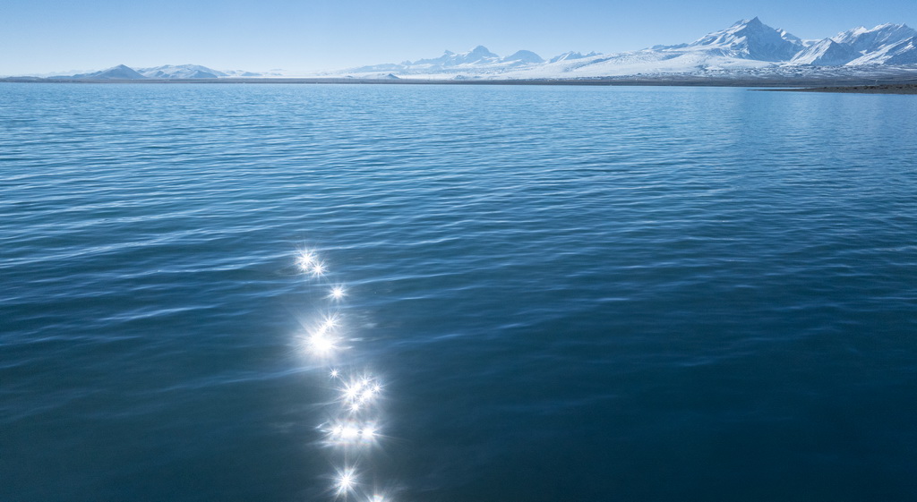 这是1月3日拍摄的佩枯错风光（无人机照片）。