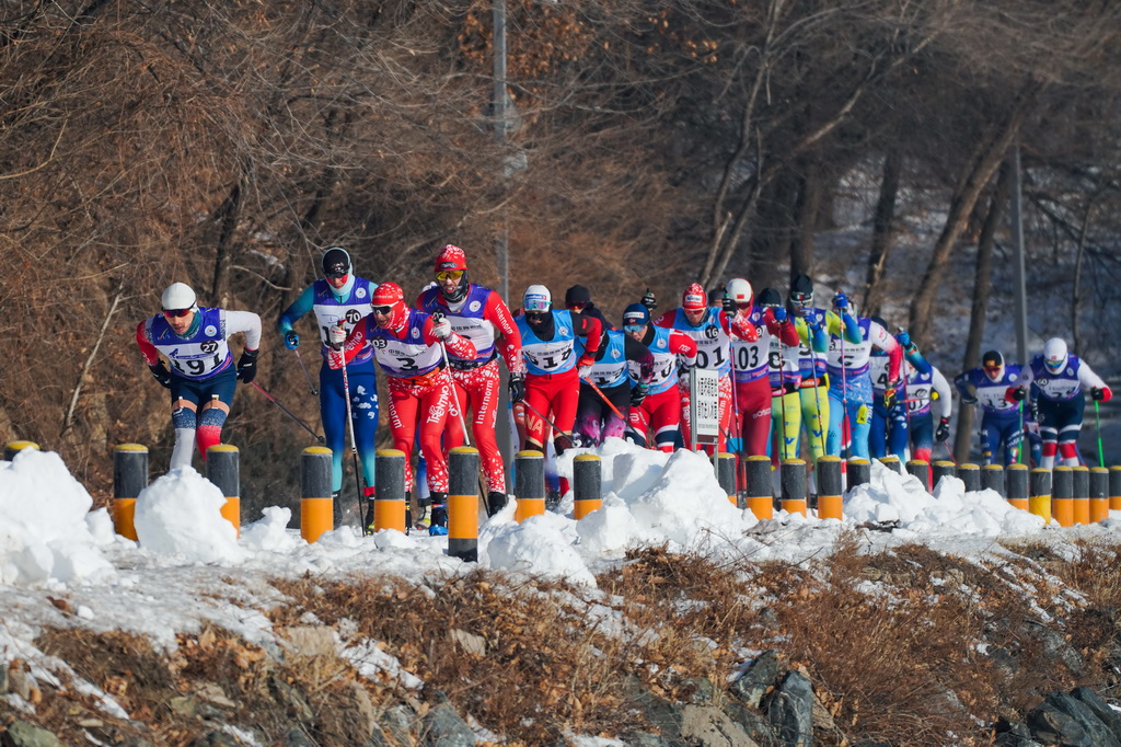 1月4日,参赛选手在比赛中。