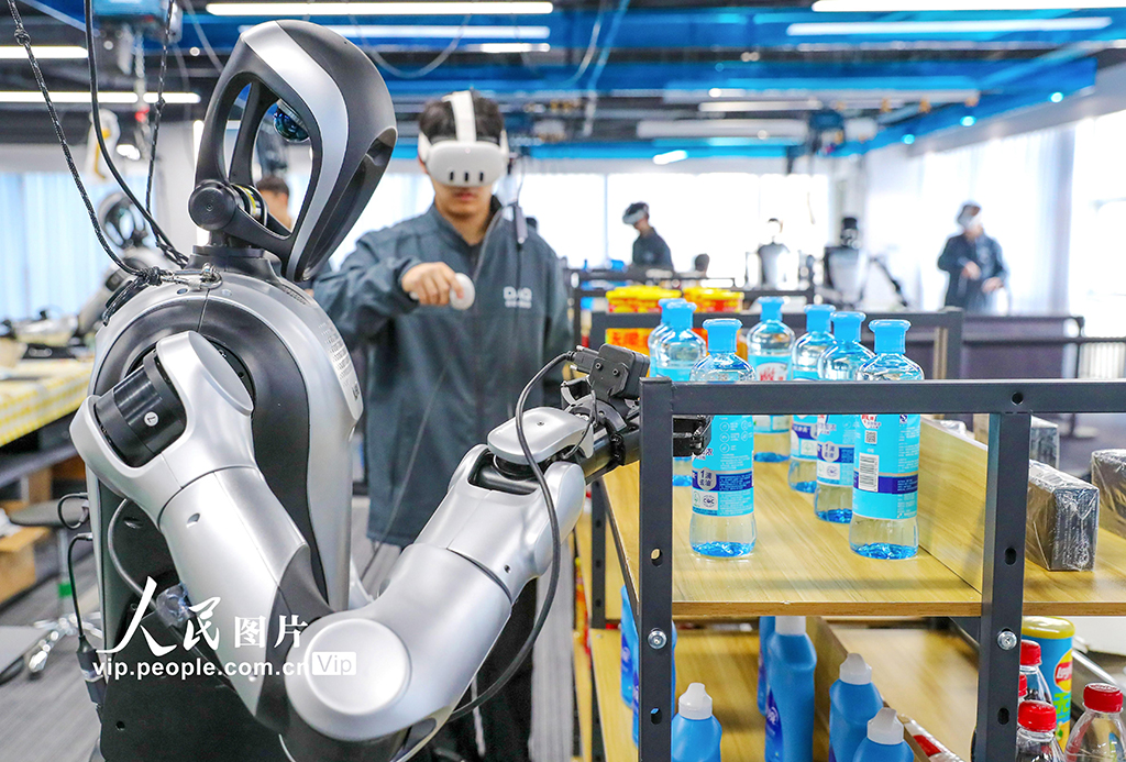 山东青岛：人形机器人“实训”忙【7】