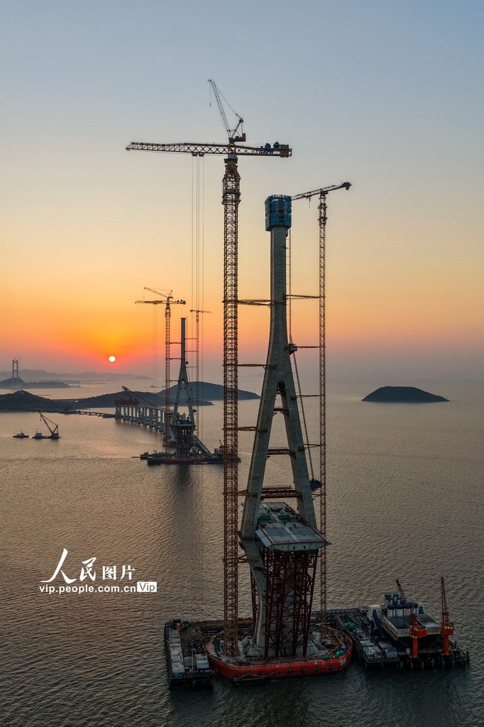 浙江舟山：青龙门特大桥三座主塔全部封顶【3】