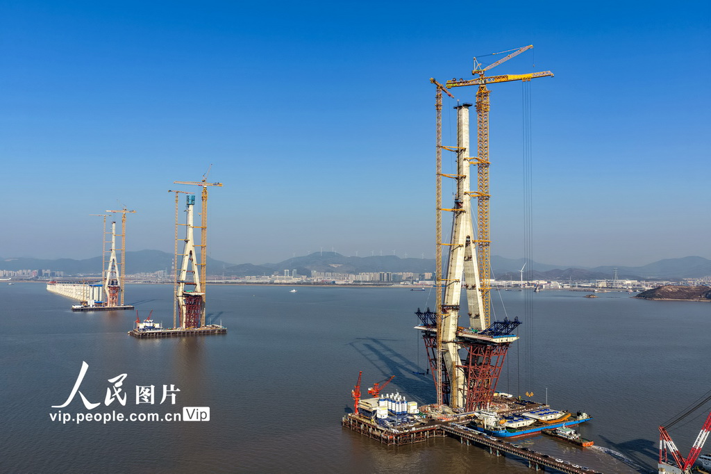 浙江舟山：青龙门特大桥三座主塔全部封顶【4】