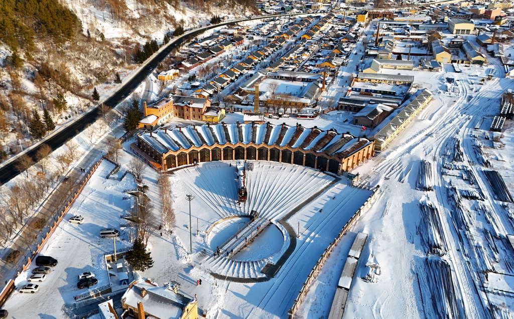 这是1月15日拍摄的横道河子镇冬日景色（无人机照片）。