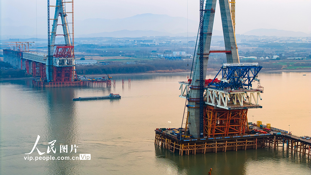 安徽枞阳：池州长江公铁大桥施工正酣【2】