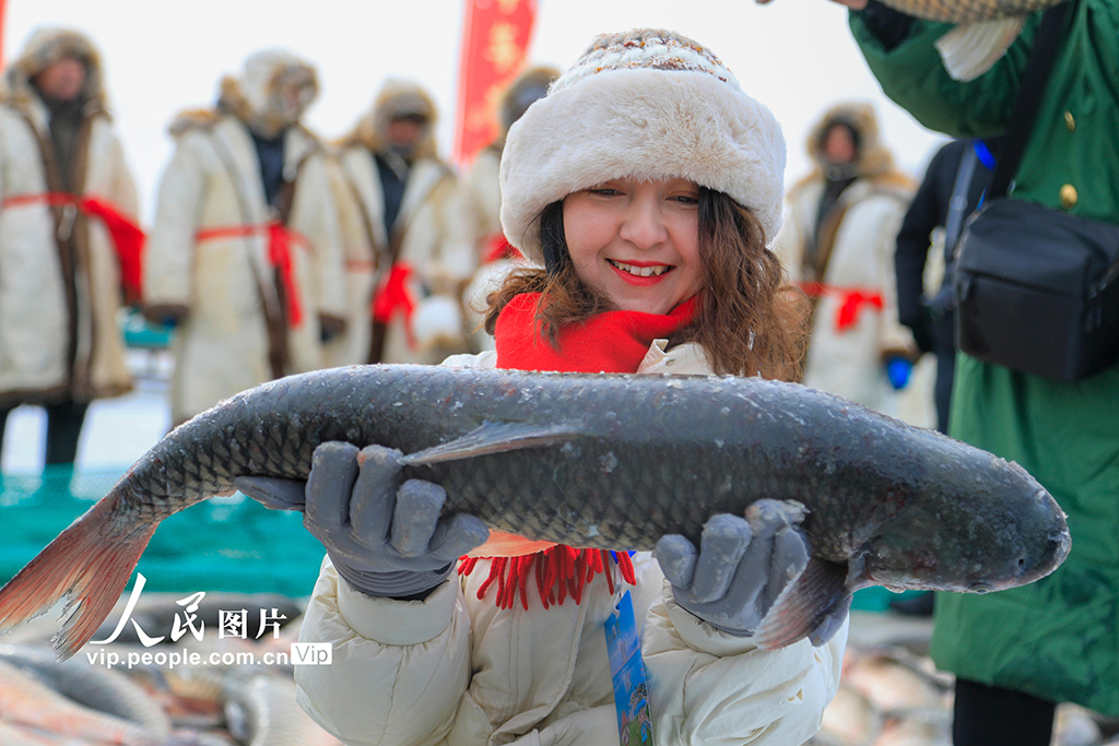 新疆博湖：博斯腾湖冬捕 人欢鱼跃【4】
