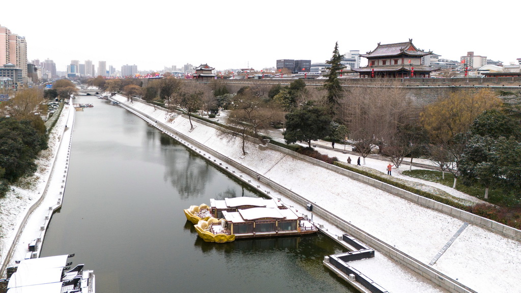 西安城墙及护城河南段（无人机照片，1月20日摄）。