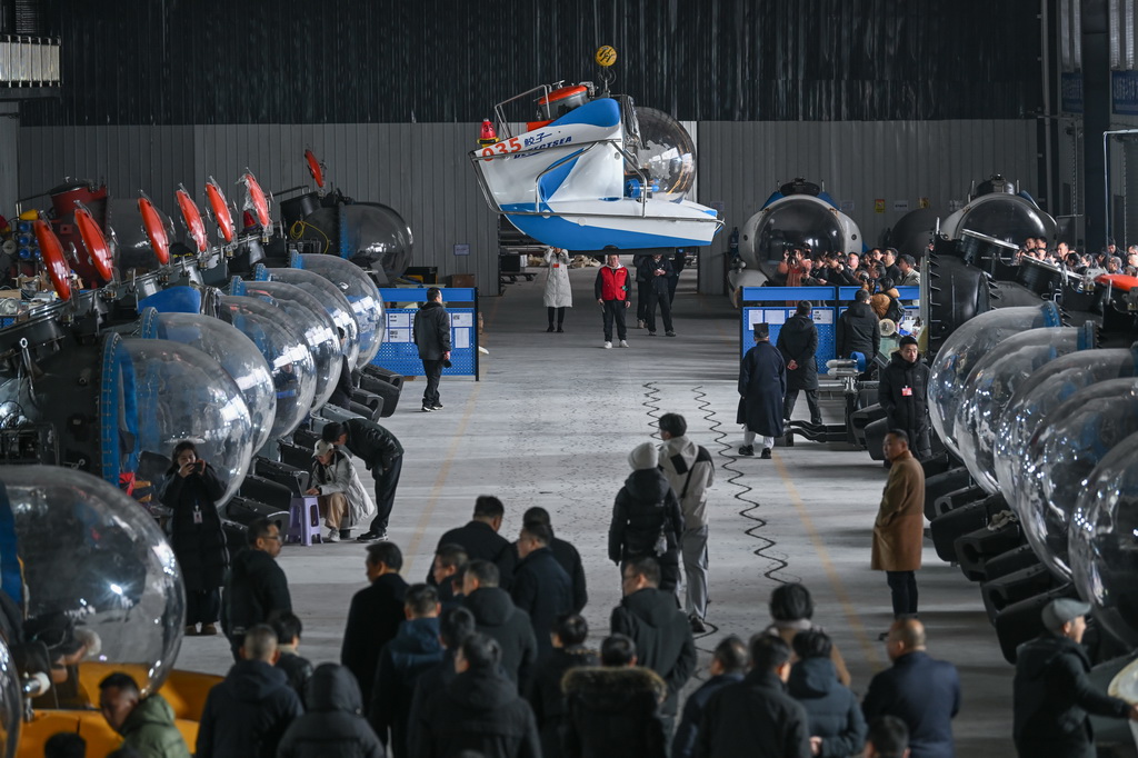 1月20日，重庆坤联机械制造有限公司生产厂房内，前来参观的人络绎不绝。