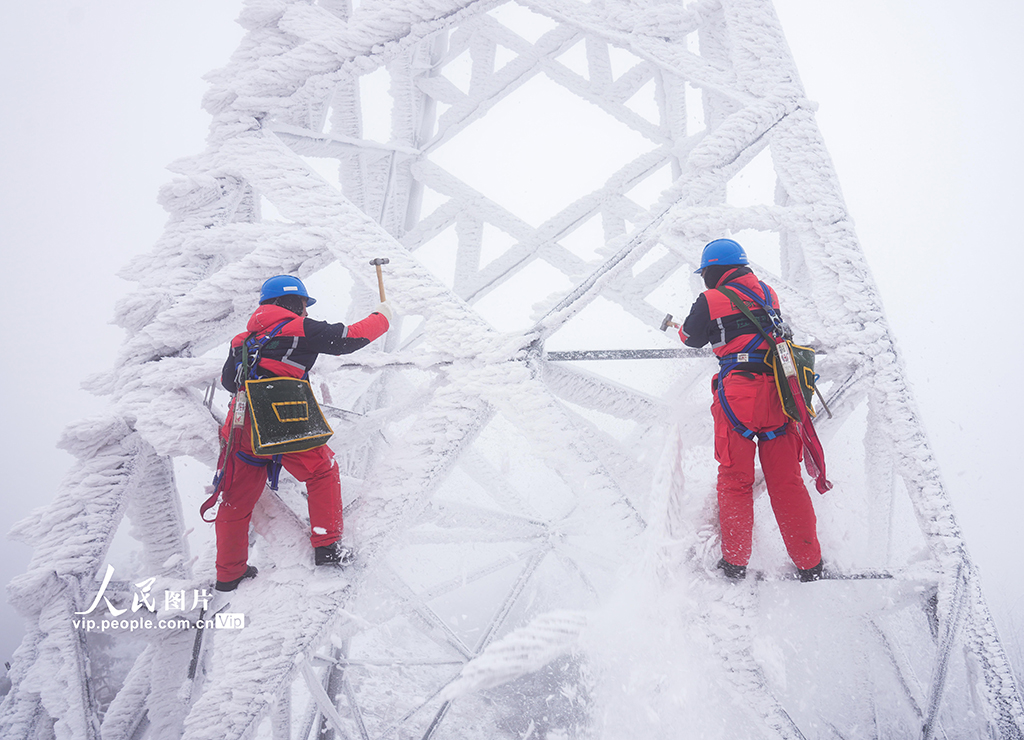 湖北鹤峰：冒雪巡线保供电【8】