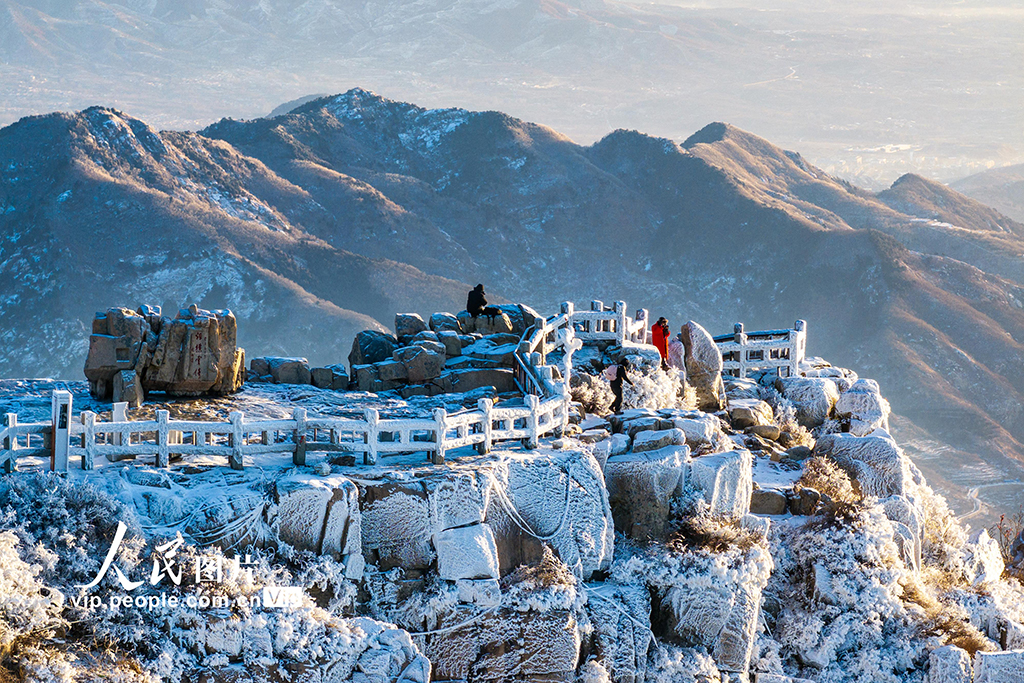 银霜裹千阶 雪锁泰山巅【2】