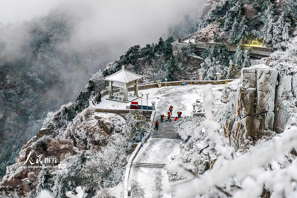 银霜裹千阶 雪锁泰山巅【5】
