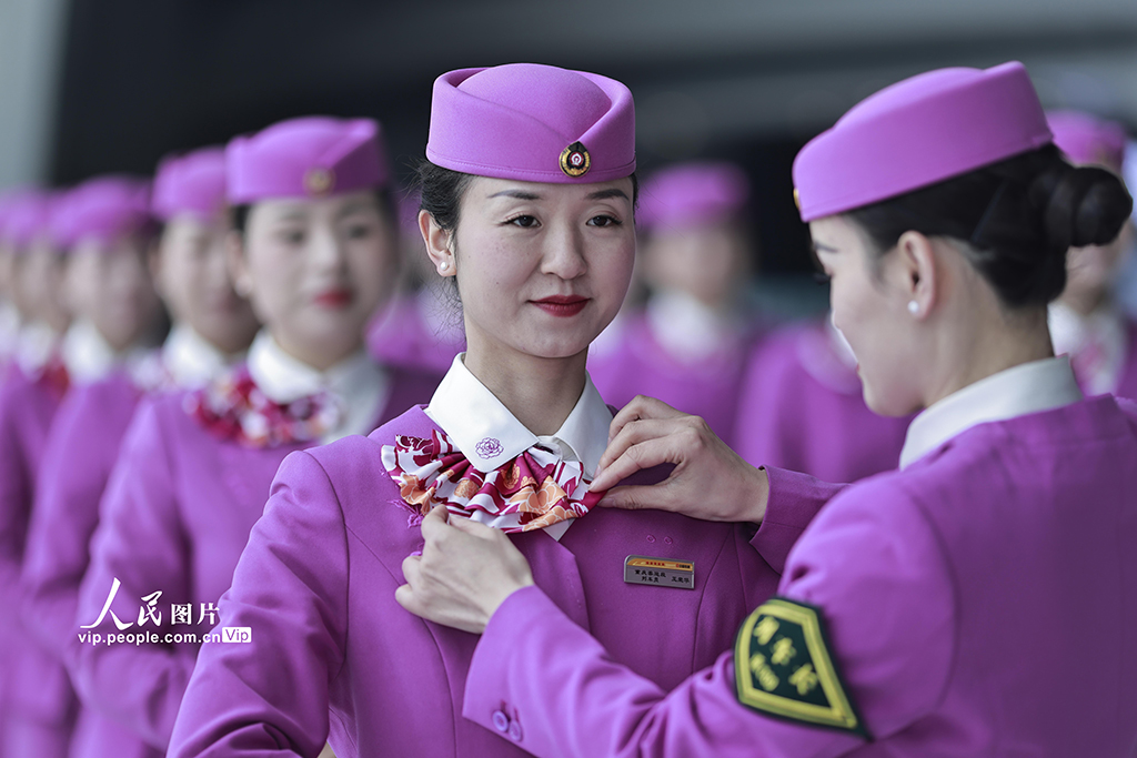 重庆:高铁乘务员集中培训迎春运【5】