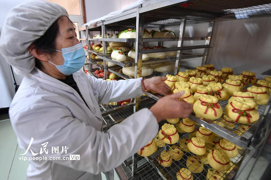 山东青岛:花饽饽俏销迎新春【4】