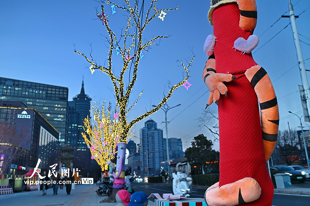 北京：给大树穿上“暖心毛衣”【2】