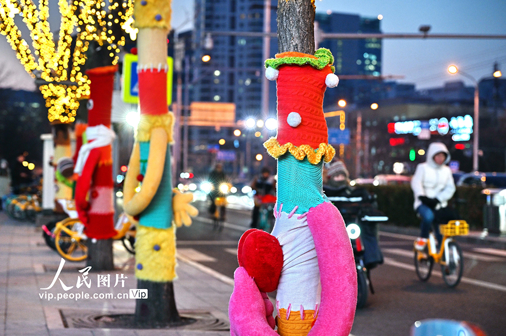 北京：给大树穿上“暖心毛衣”【3】