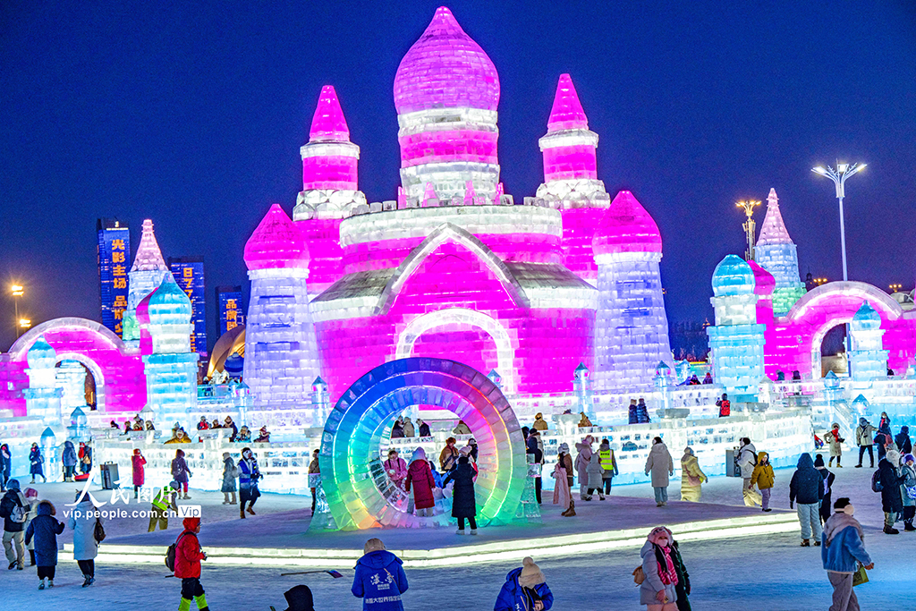 黑龙江哈尔滨：冰雪大世界人气旺【7】