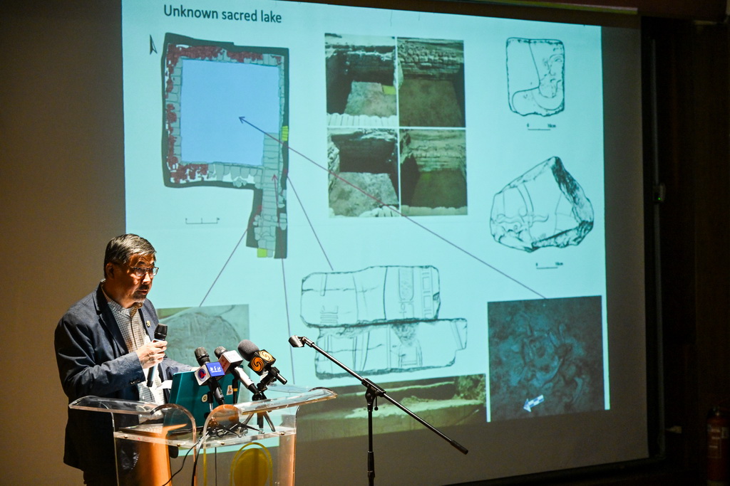 1月24日，中埃卢克索孟图神庙联合考古项目中方总负责人贾笑冰研究员介绍考古成果。新华社记者 辛梦晨 摄