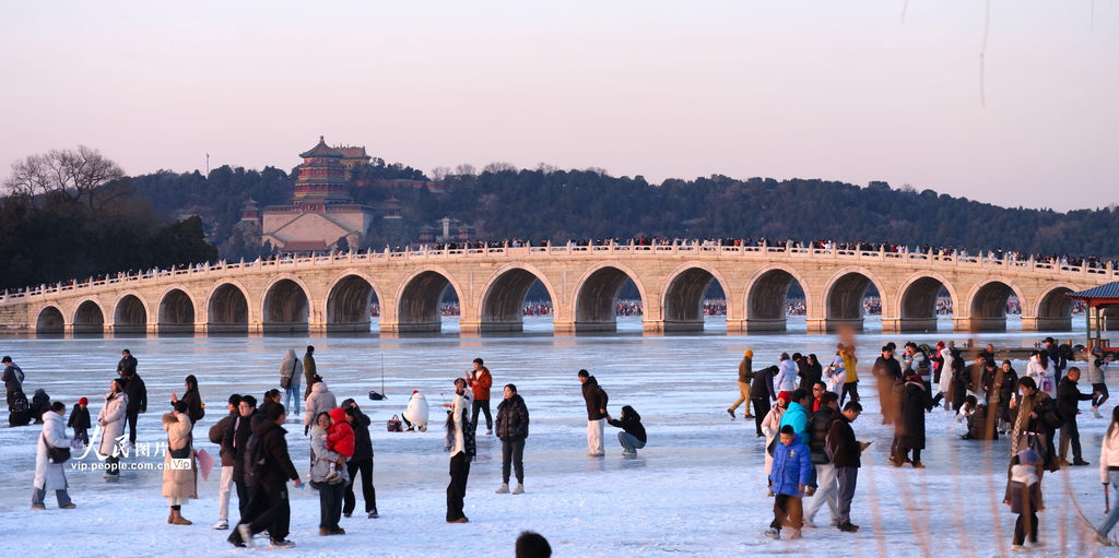 北京颐和园游人如织【4】