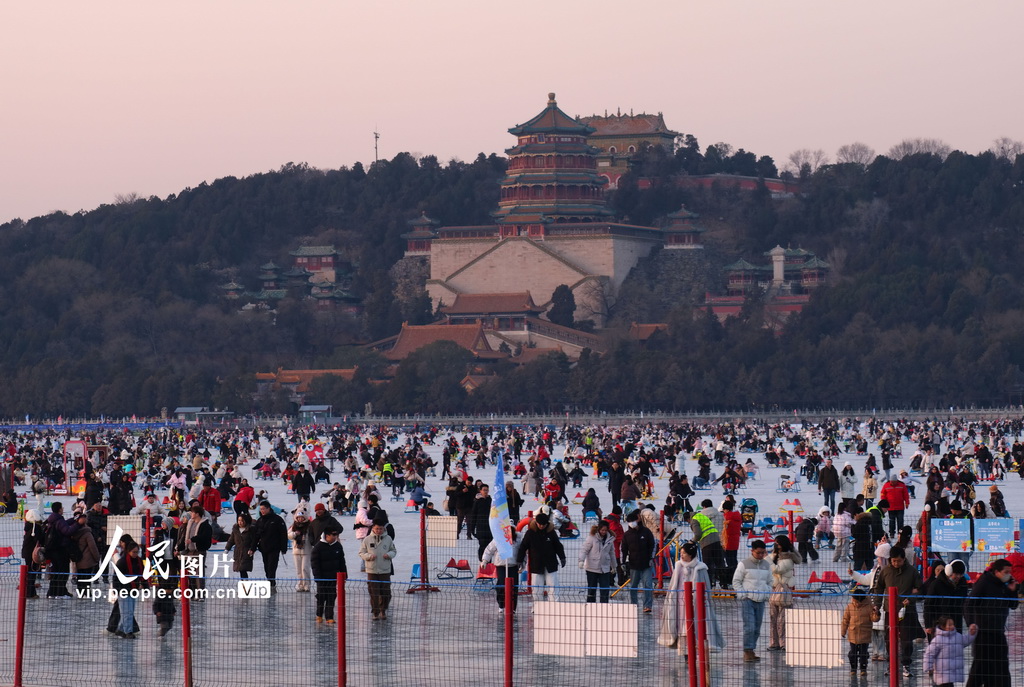 北京颐和园游人如织【6】