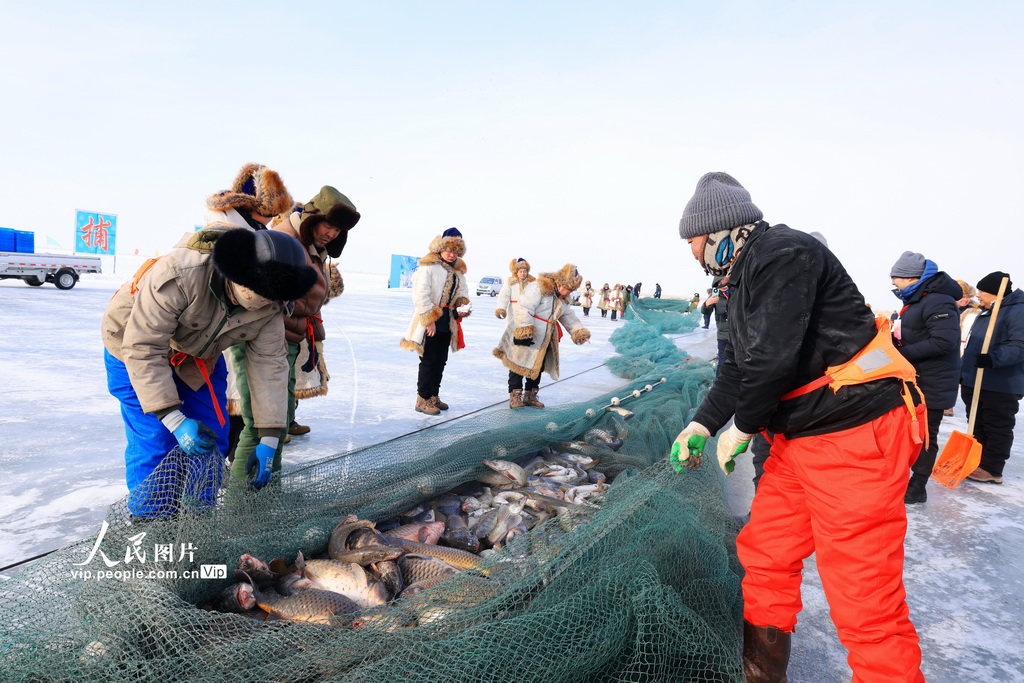 新疆阿勒泰：第十九届乌伦古湖冬捕文化旅游节开幕【4】