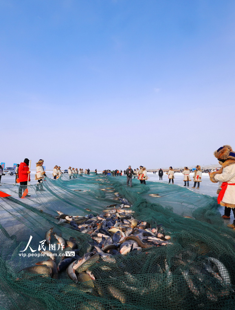 新疆阿勒泰：第十九届乌伦古湖冬捕文化旅游节开幕【9】