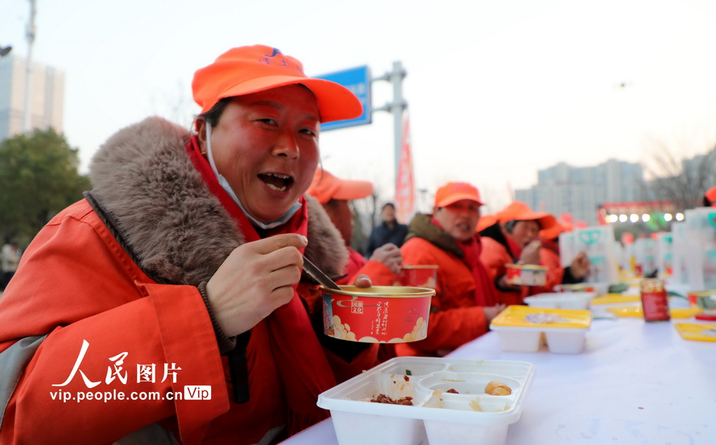 安徽阜阳：万人共品腊八粥【4】