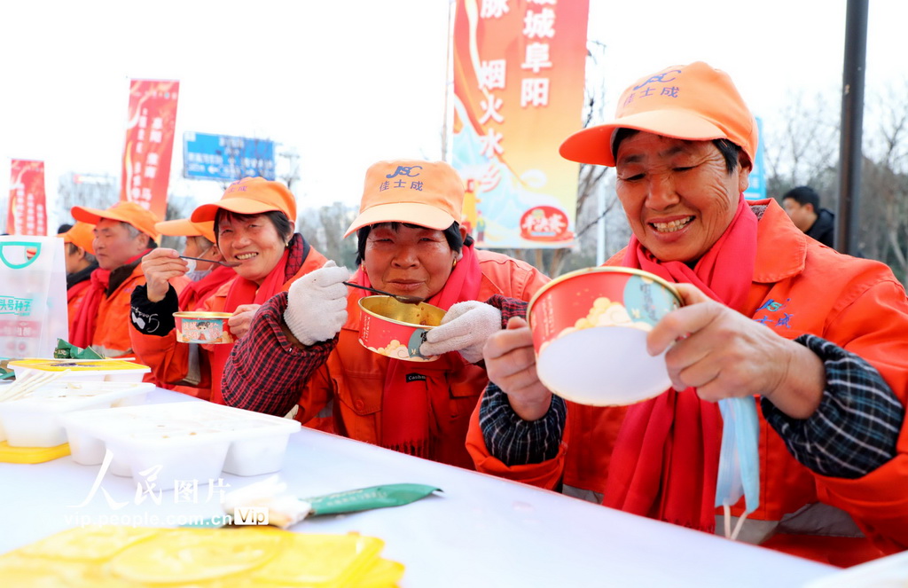 安徽阜阳：万人共品腊八粥【7】