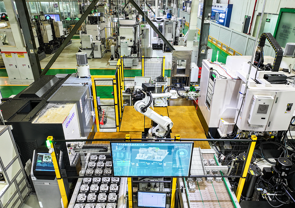 这是2025年5月9日在位于重庆市北碚区的重庆顺多利机车有限责任公司精工基地拍摄的自动化生产作业现场(无人机照片)。新华社记者 王全超 摄