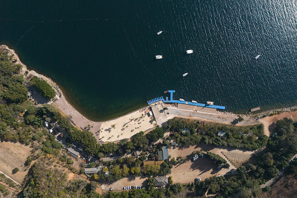 1月27日在云南省玉溪市拍摄的明星鱼洞景区一景（无人机照片）。