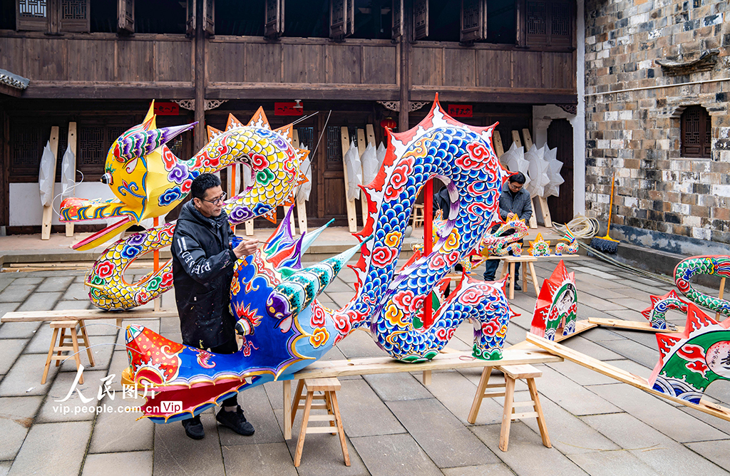 浙江浦江：赶制非遗板凳龙迎新春【2】