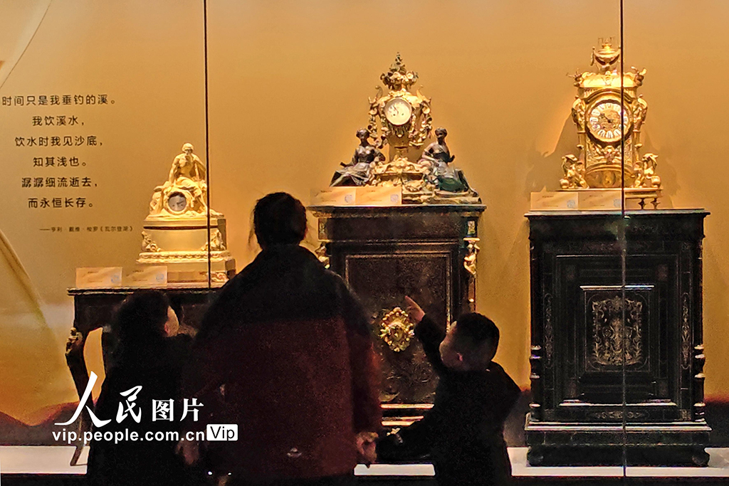 上百件古董钟表亮相大连博物馆【3】