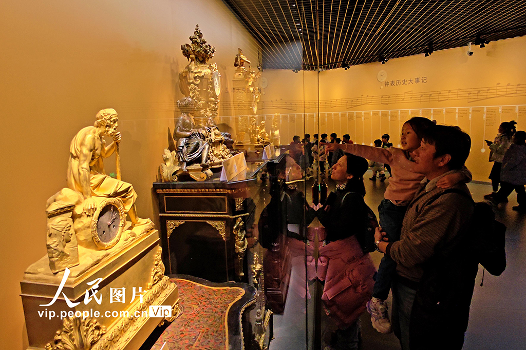 上百件古董钟表亮相大连博物馆【4】