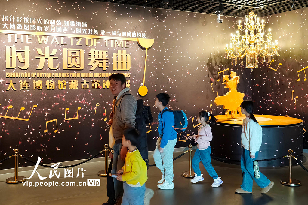 上百件古董钟表亮相大连博物馆【6】