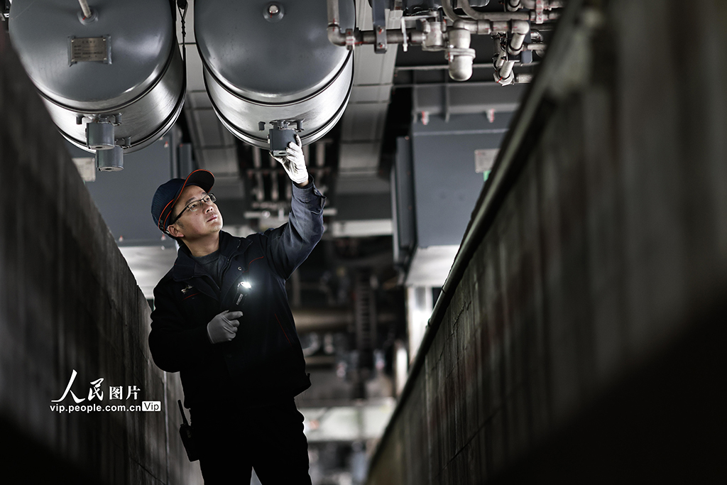 重庆：列车“体检”迎春运【2】