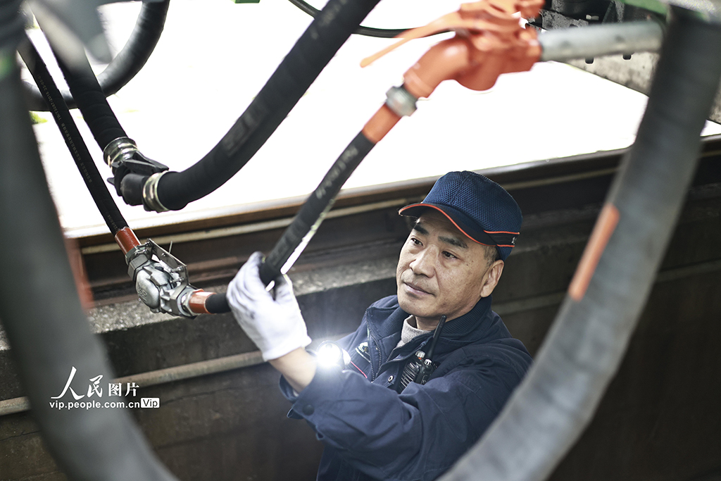 重庆:列车“体检”迎春运【6】