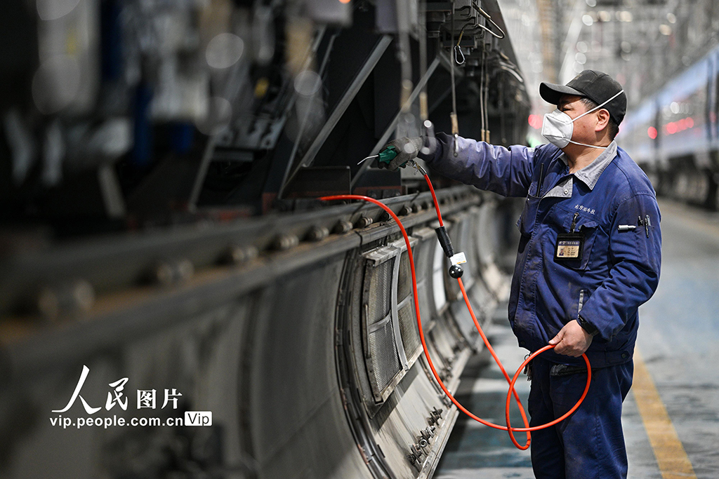 江苏南京：动车“体检”迎春运【6】