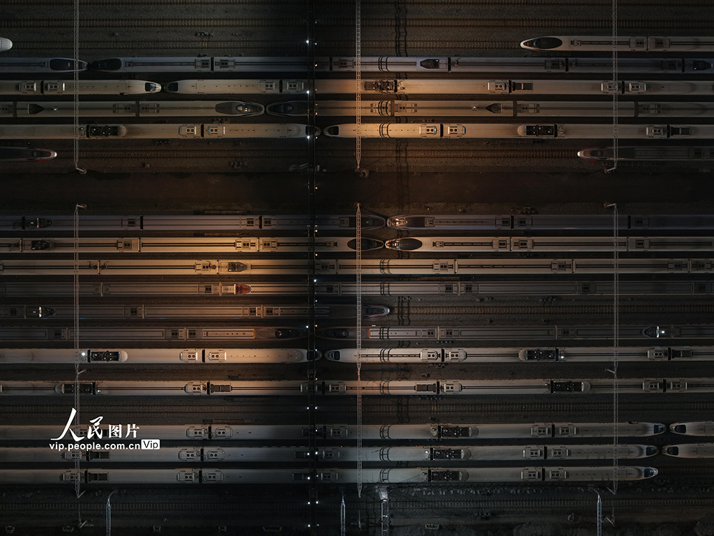 重庆:动车组整装待发迎春运【3】