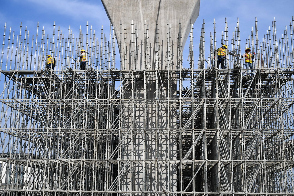 2月3日，中铁建城通公司工人在项目施工现场作业。