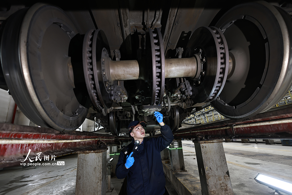 重庆:春运中的“00后”青春力量【7】