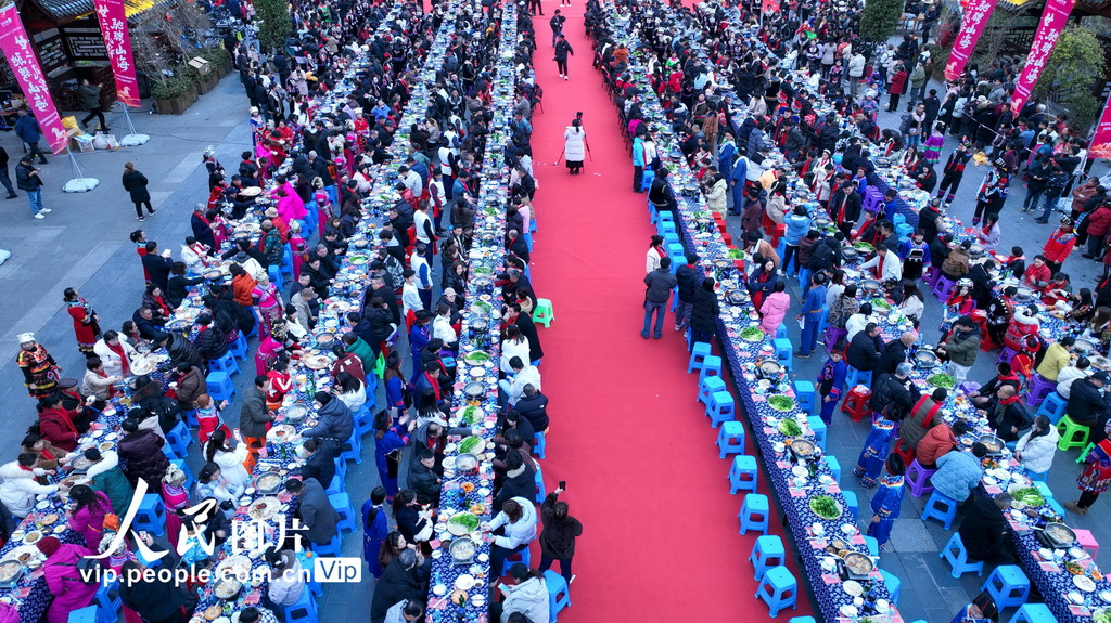 重庆:长桌宴喜庆开席【3】