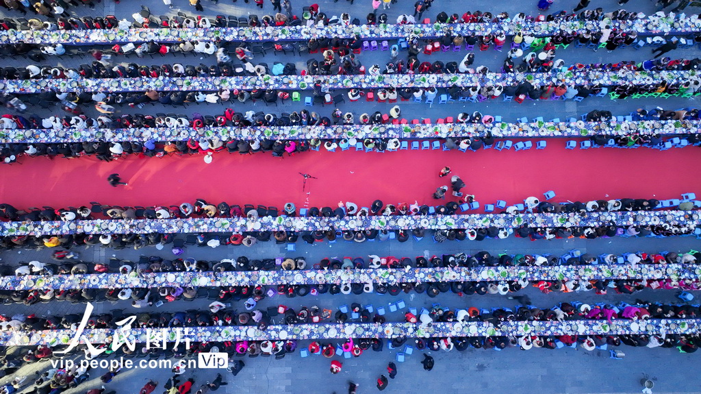 重庆:长桌宴喜庆开席【2】