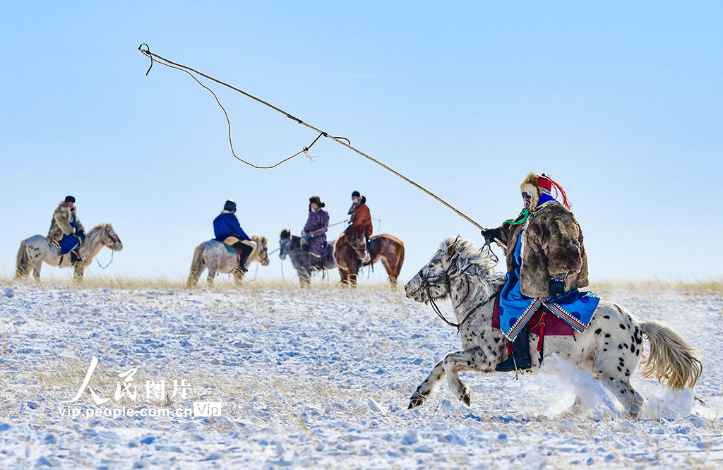 内蒙古锡林郭勒：策马踏雪迎新春【9】