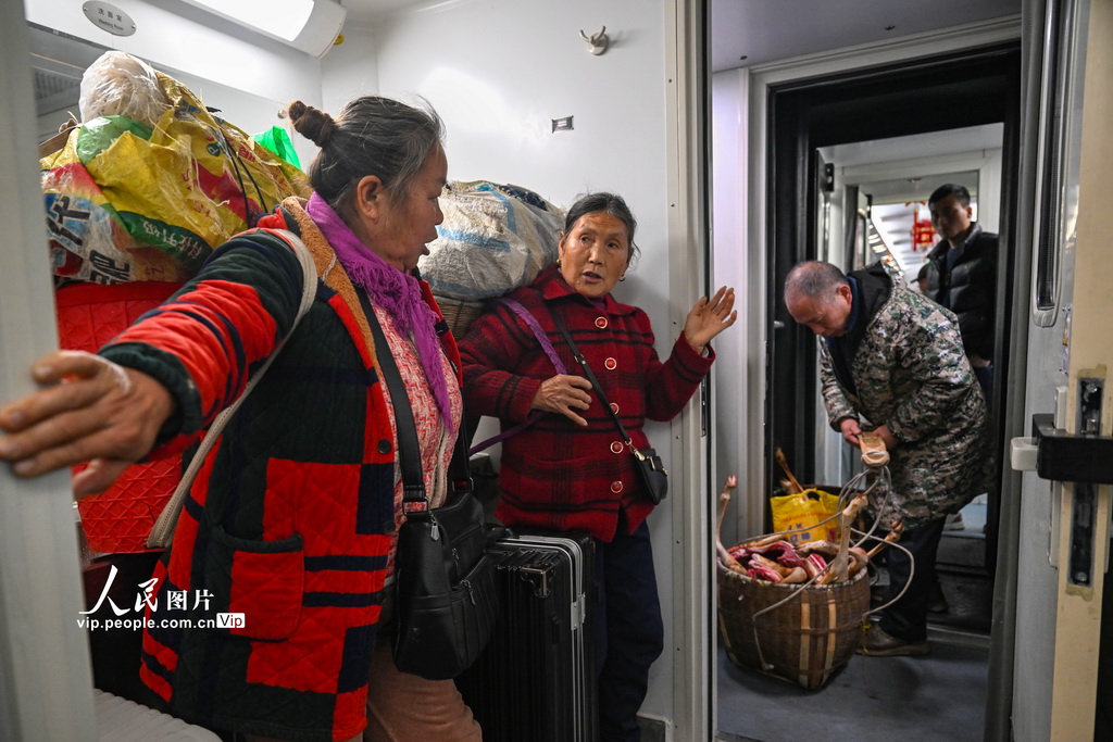 湖南怀化：公益慢火车上的“年货节”【7】