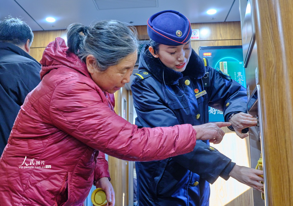 河南郑州：以“四心”守归途 让春运满是温度【2】