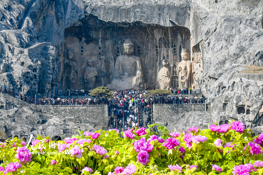河南洛阳：龙门石窟景区迎来旅游高峰【5】