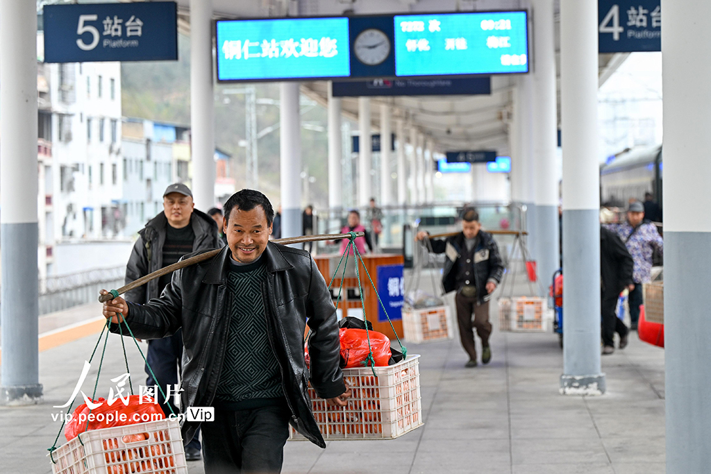 贵州铜仁：烟火人间慢火车 温暖穿行湘黔渝【3】