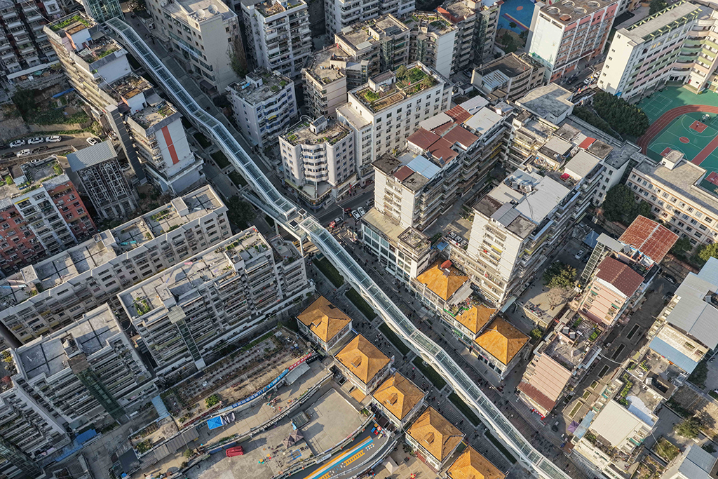 空中俯瞰巫山县“神女大扶梯”（2月12日摄，无人机照片）。